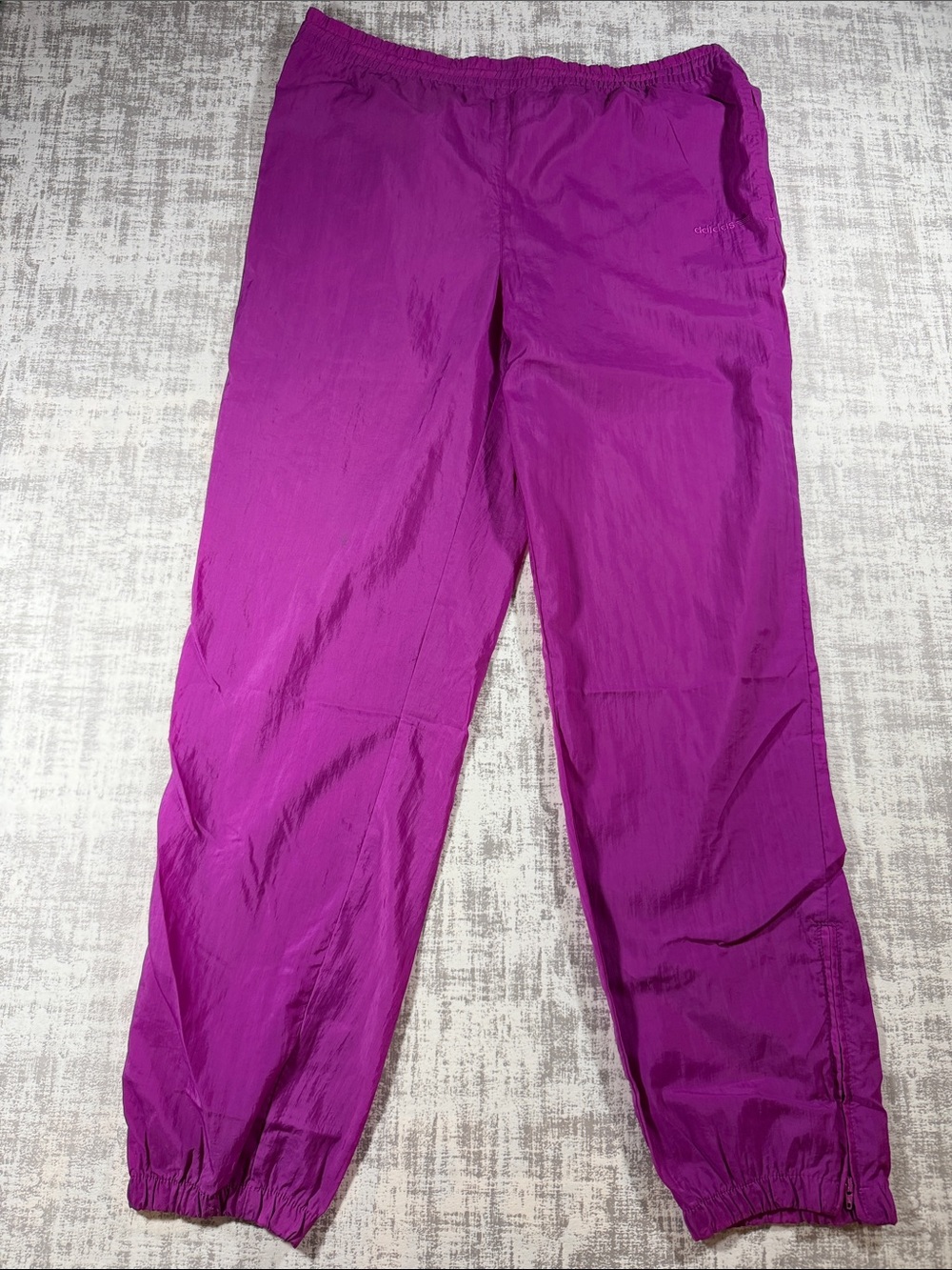 Vintage Unisex Adidas Magenta Lightweight Windbreaker Pants Size M/ L43/ i31.5